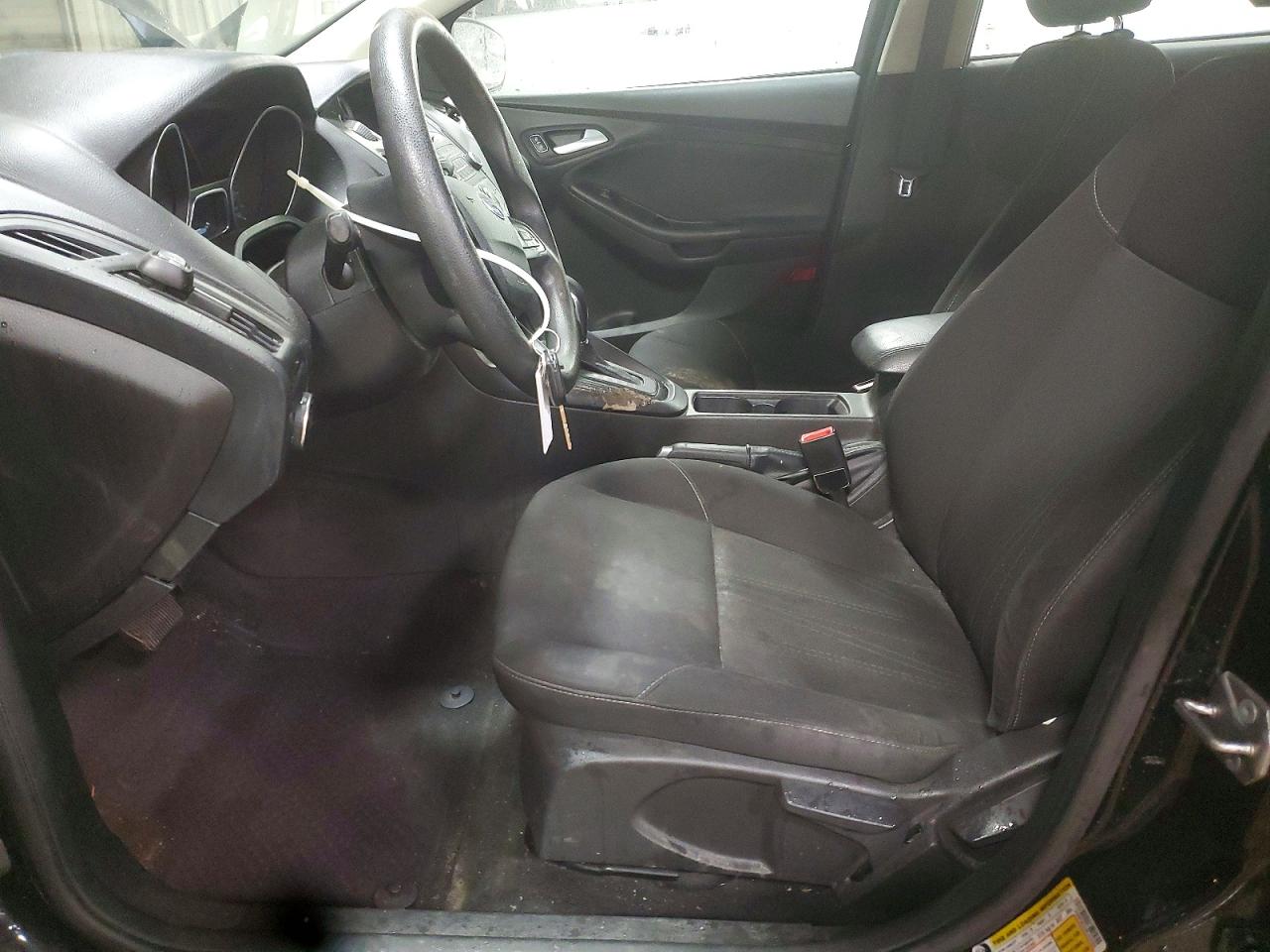 2017 FORD FOCUS SE photo 13