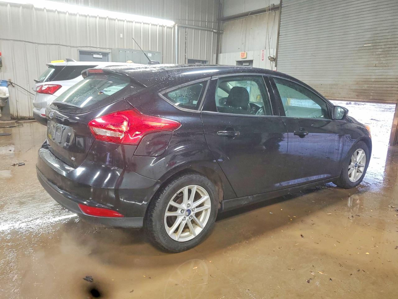 2017 FORD FOCUS SE photo 5