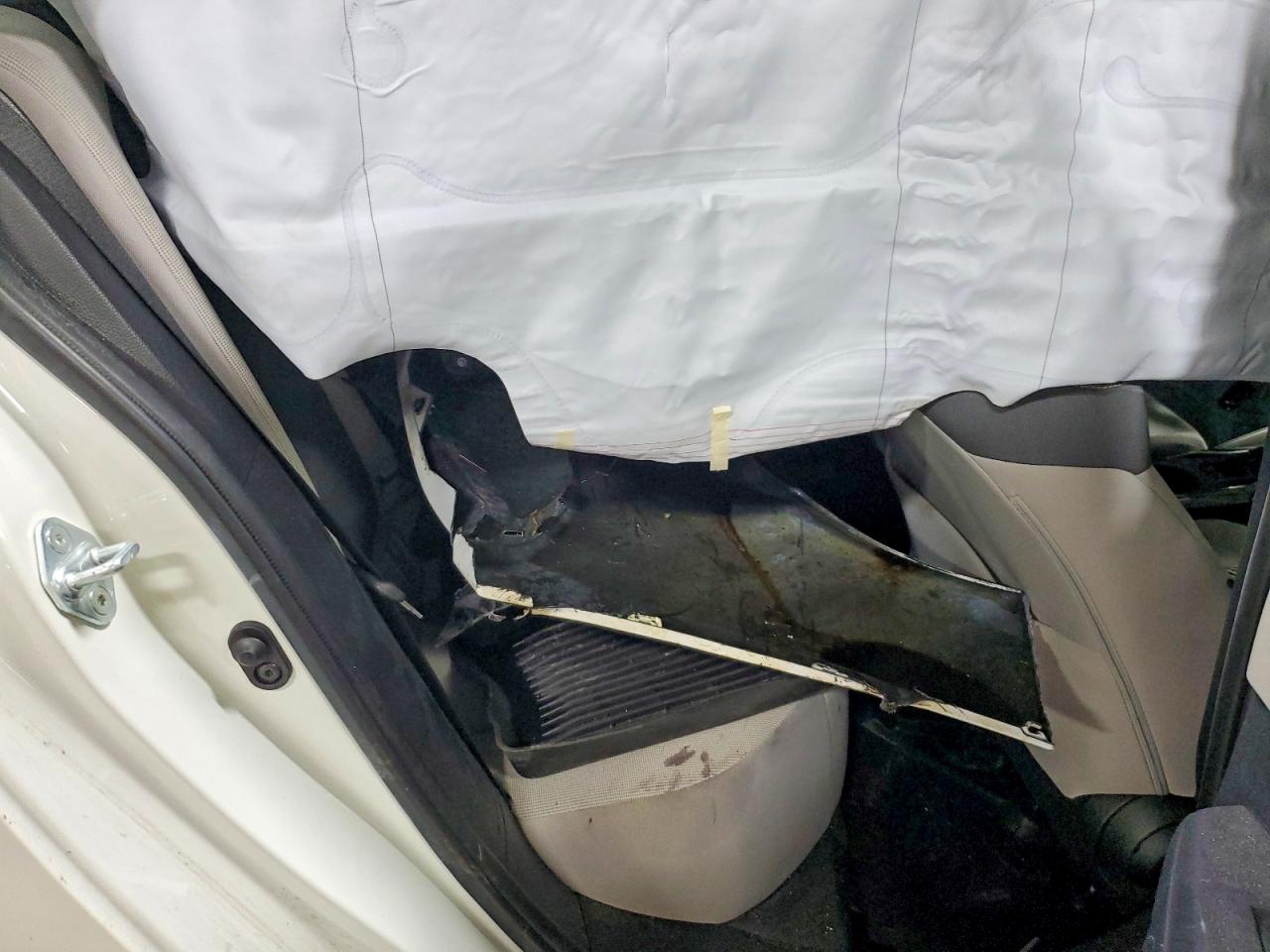 2021 TOYOTA COROLLA LE photo 10