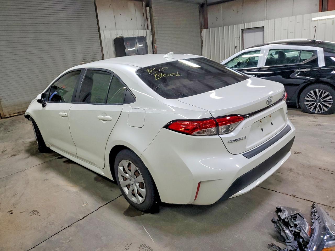 2021 TOYOTA COROLLA LE photo 2