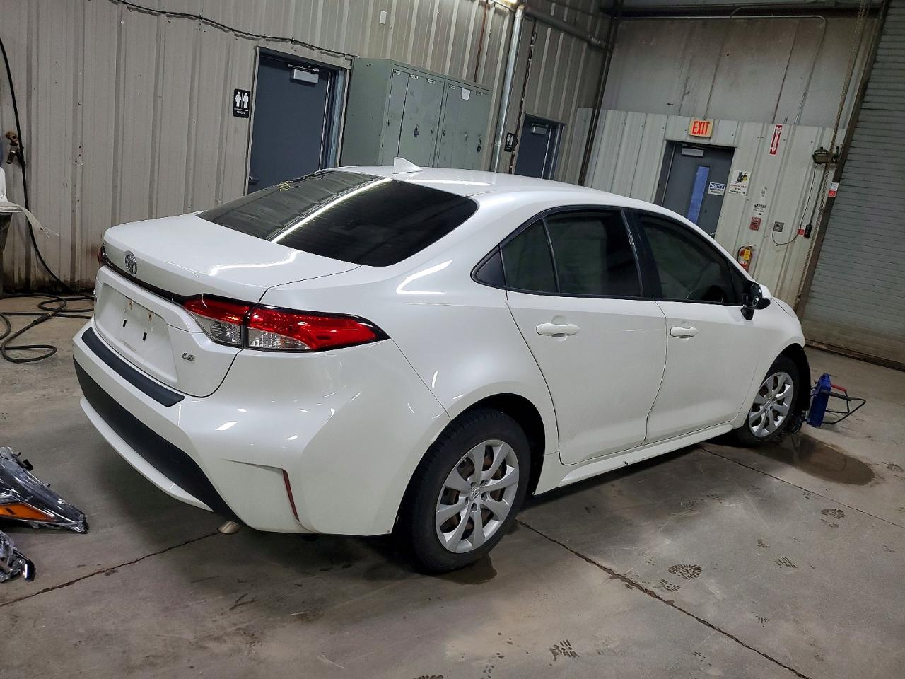 2021 TOYOTA COROLLA LE photo 3