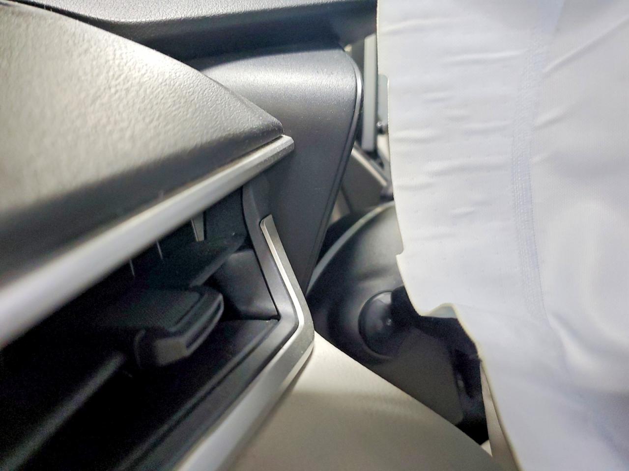 2021 TOYOTA COROLLA LE photo 9