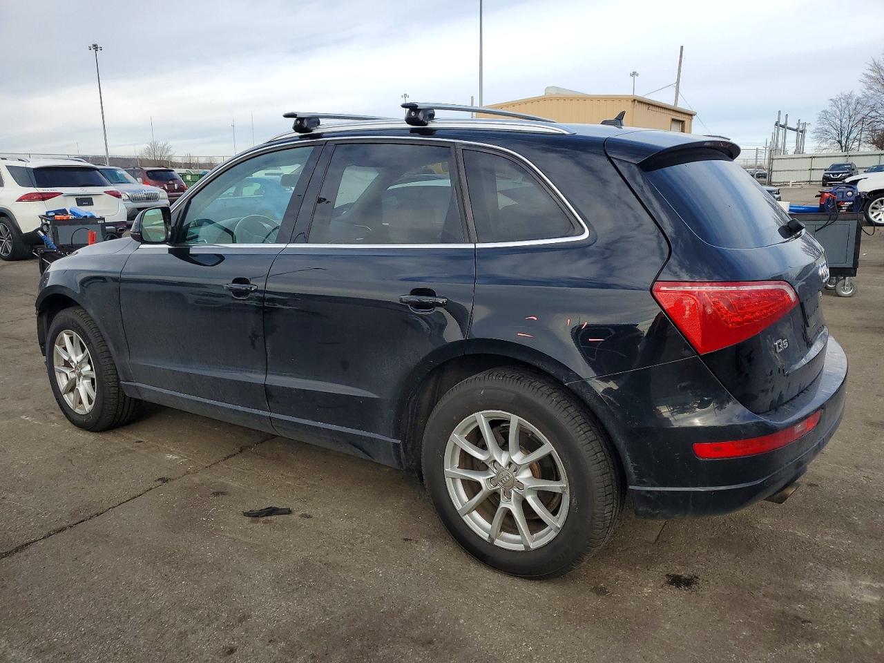 2010 AUDI Q5 PREMIUM PLUS photo 2