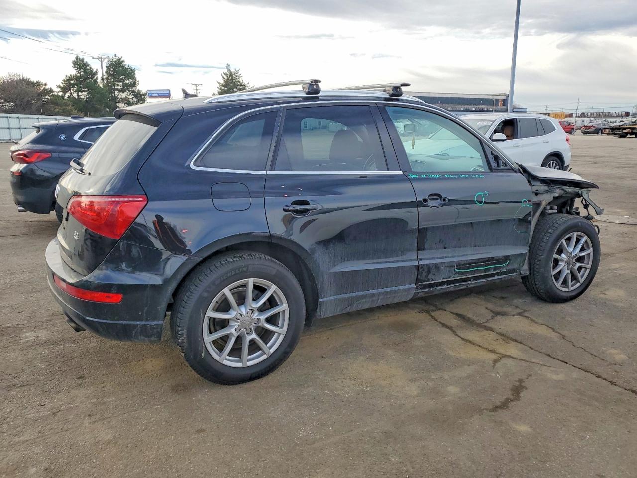 2010 AUDI Q5 PREMIUM PLUS photo 3