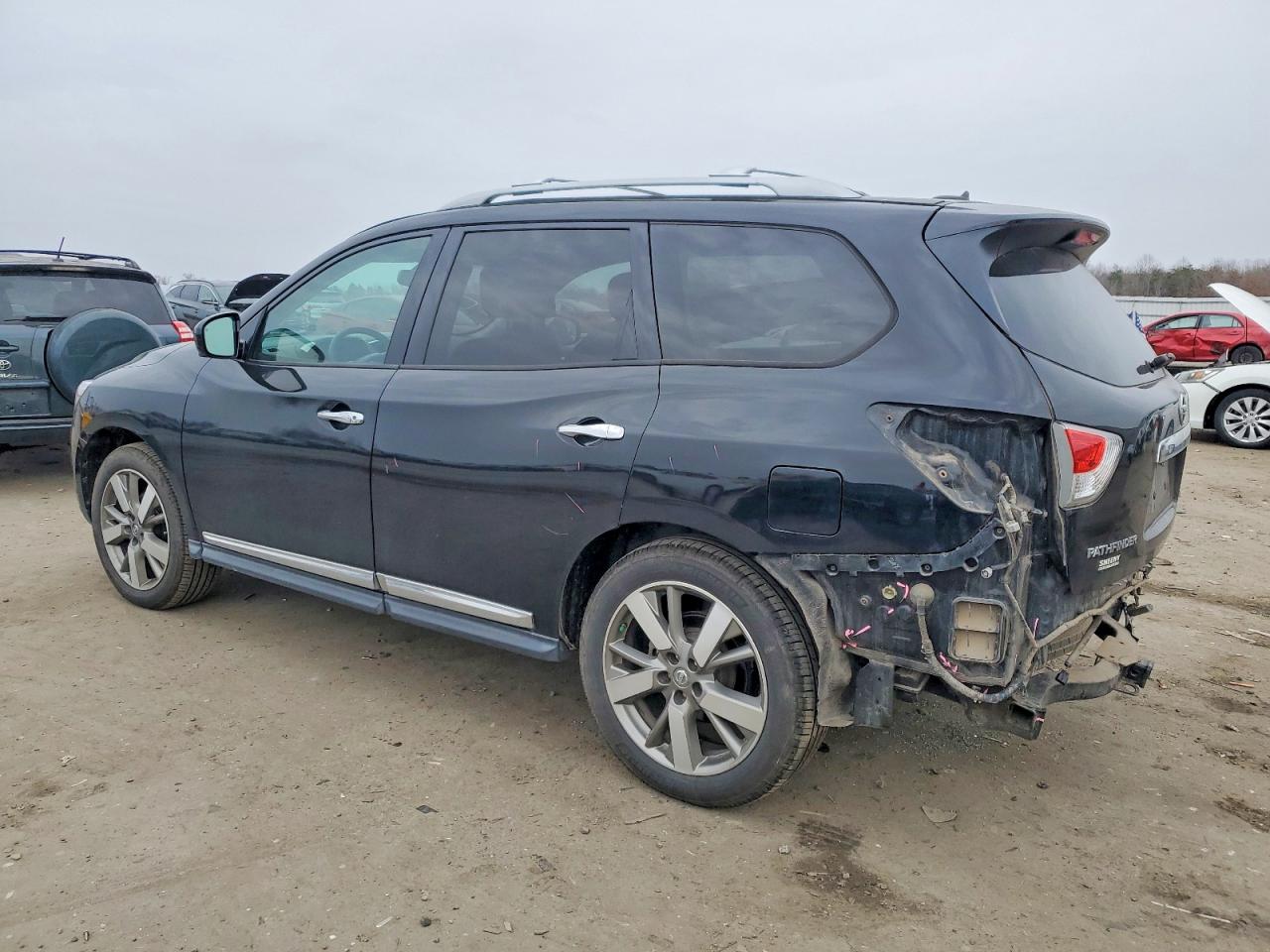 2013 NISSAN PATHFINDER S photo 2