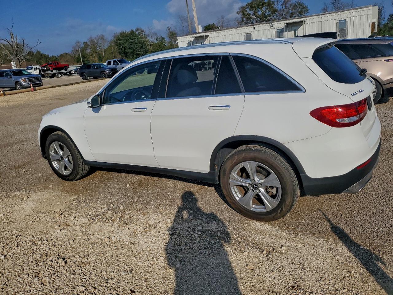 2018 MERCEDES-BENZ GLC 300 photo 2