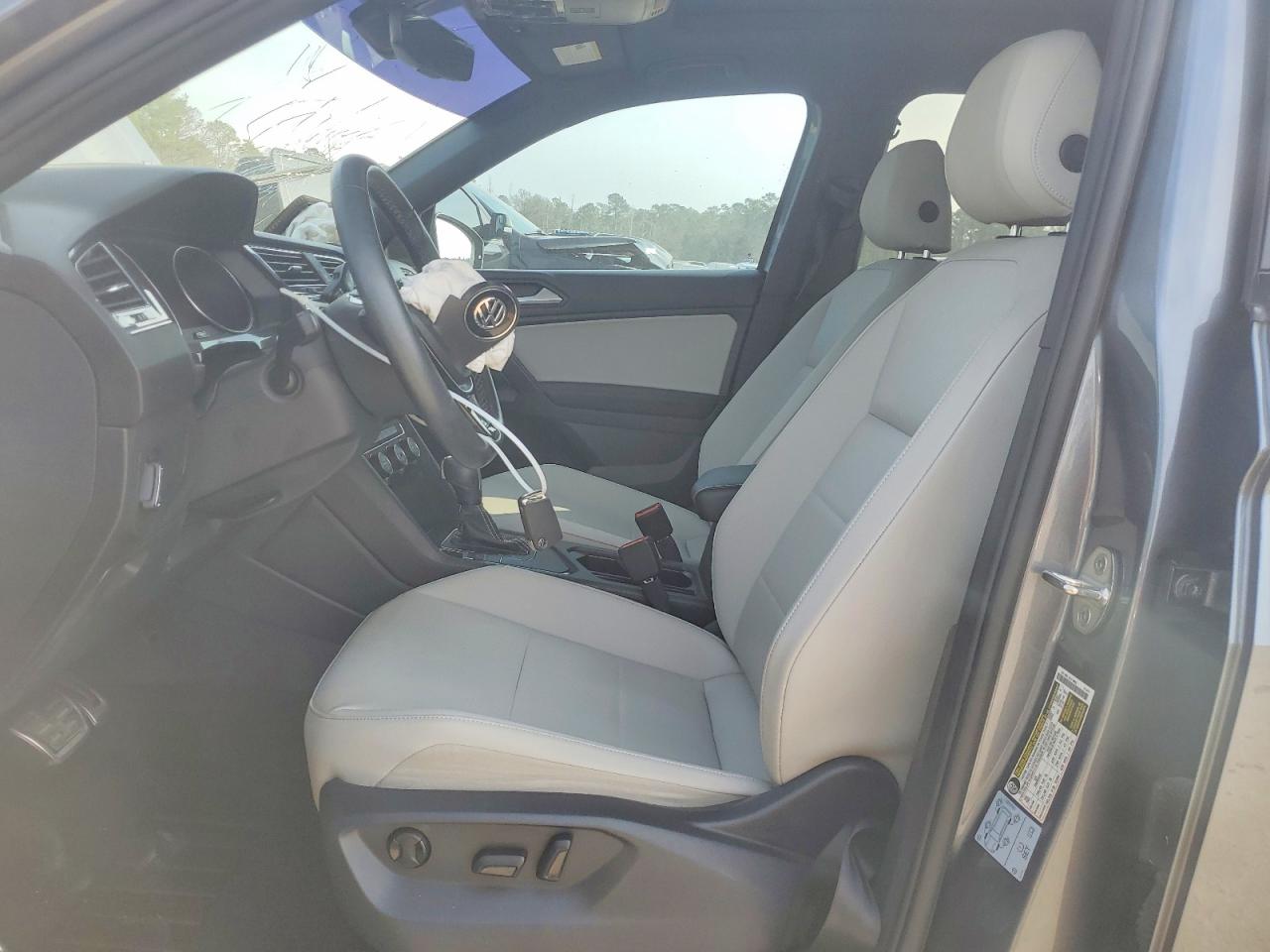 2021 VOLKSWAGEN TIGUAN SE photo 13