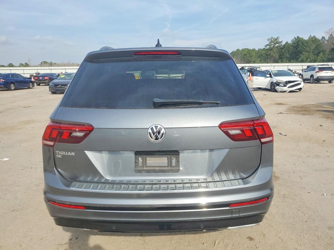 2021 VOLKSWAGEN TIGUAN SE photo 11