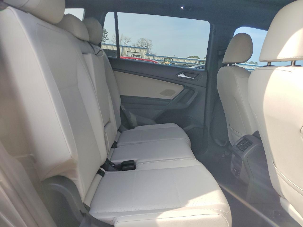 2021 VOLKSWAGEN TIGUAN SE photo 21