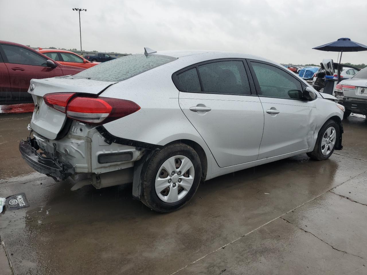 2017 KIA FORTE LX photo 3