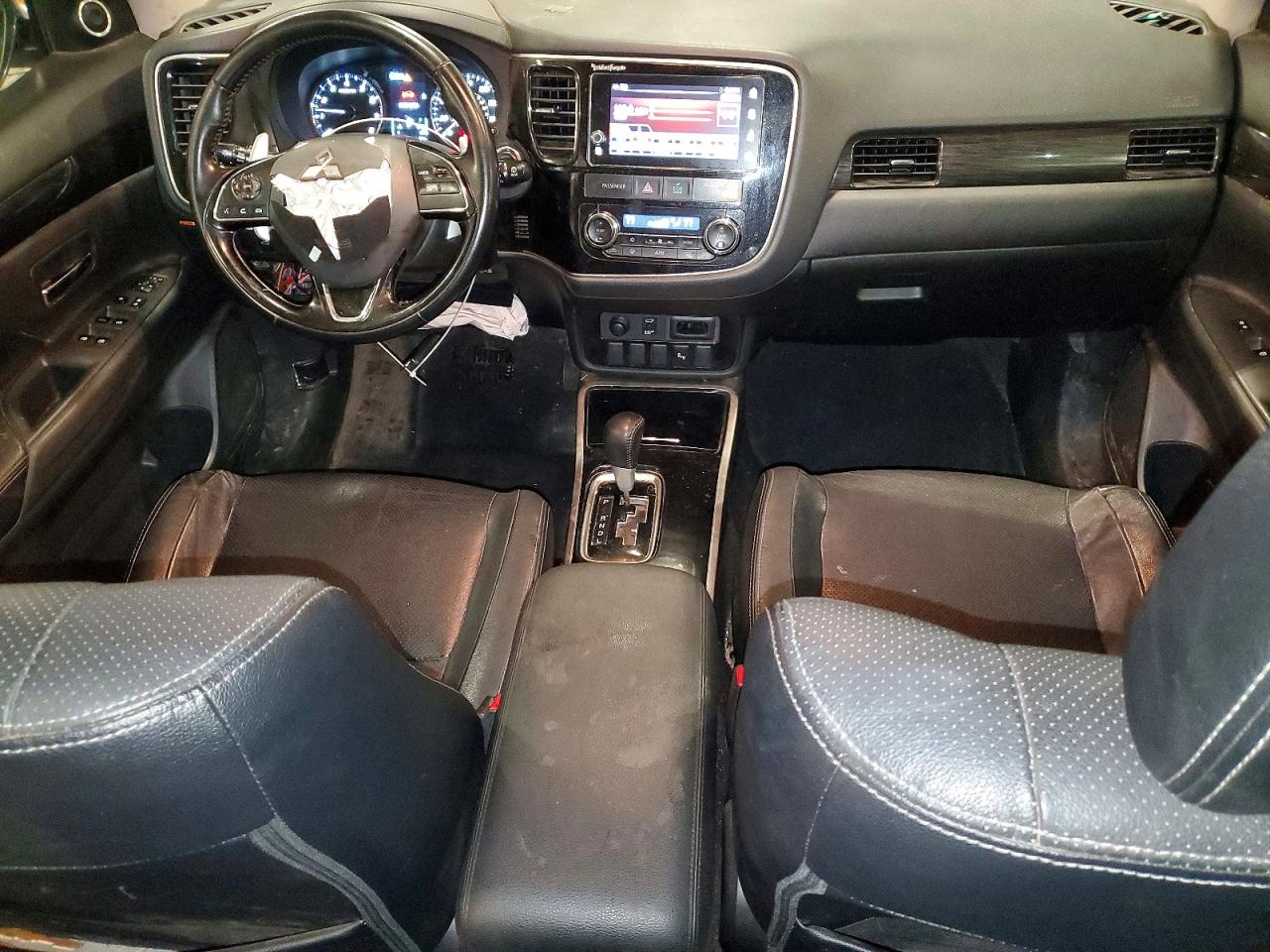 2017 MITSUBISHI OUTLANDER GT photo 8