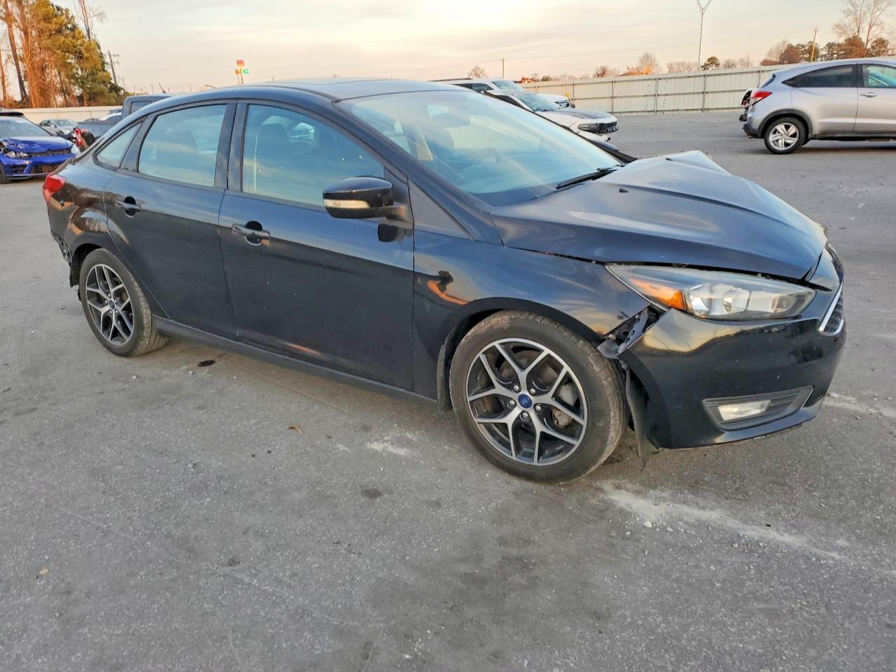 2017 FORD FOCUS SEL photo 4