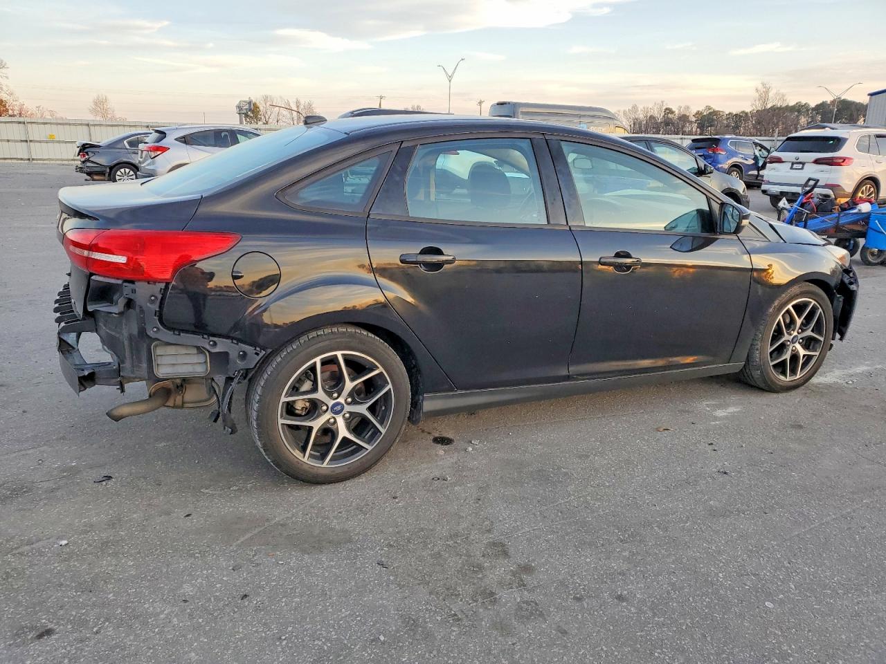 2017 FORD FOCUS SEL photo 3