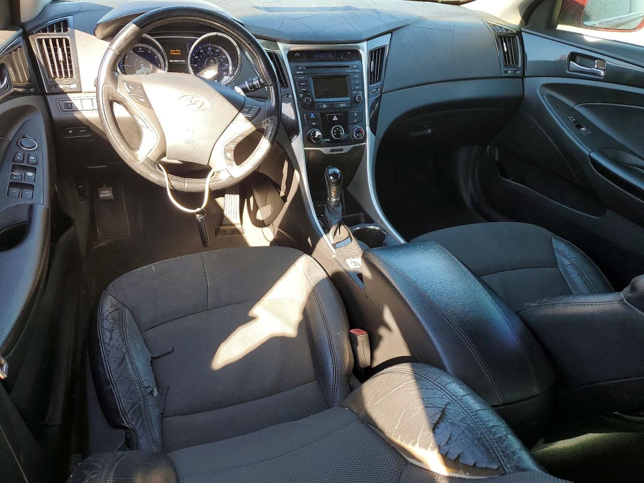 2014 HYUNDAI SONATA SE photo 8