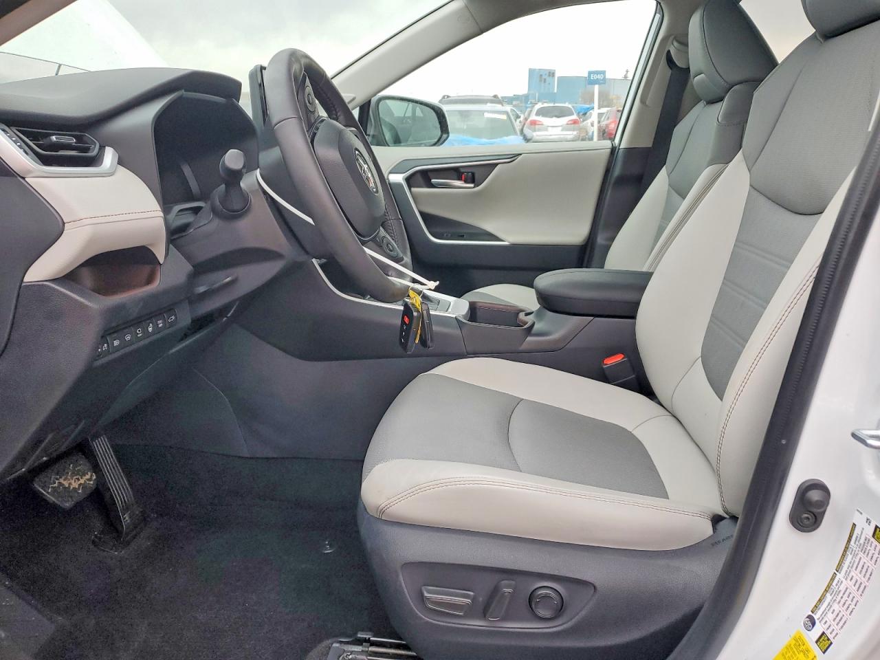 2025 TOYOTA RAV4 LIMITED photo 7