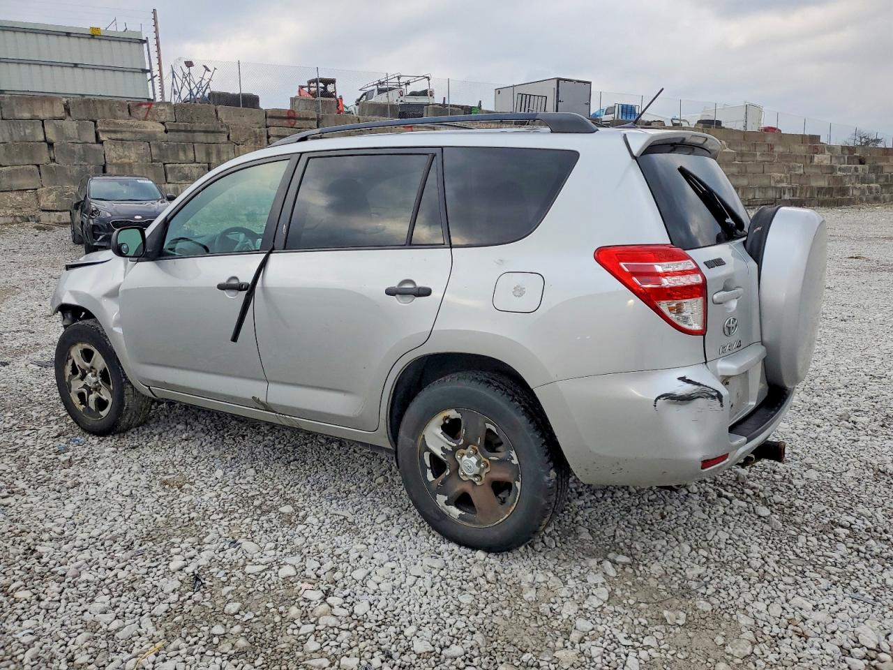 2012 TOYOTA RAV4 photo 3