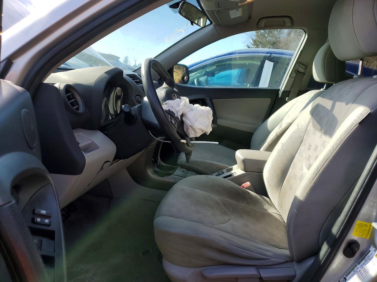 2012 TOYOTA RAV4 photo 13