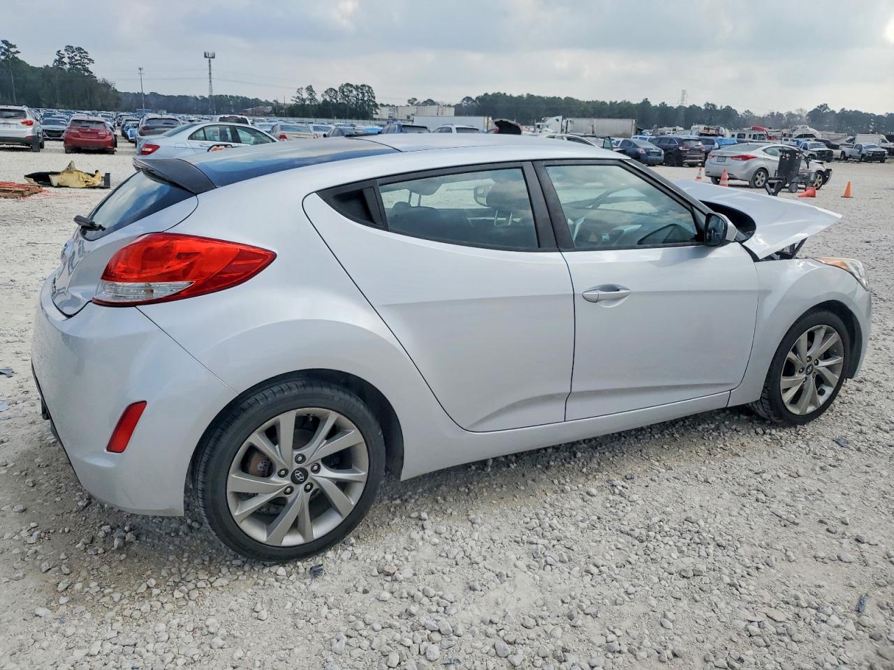 2016 HYUNDAI VELOSTER photo 3
