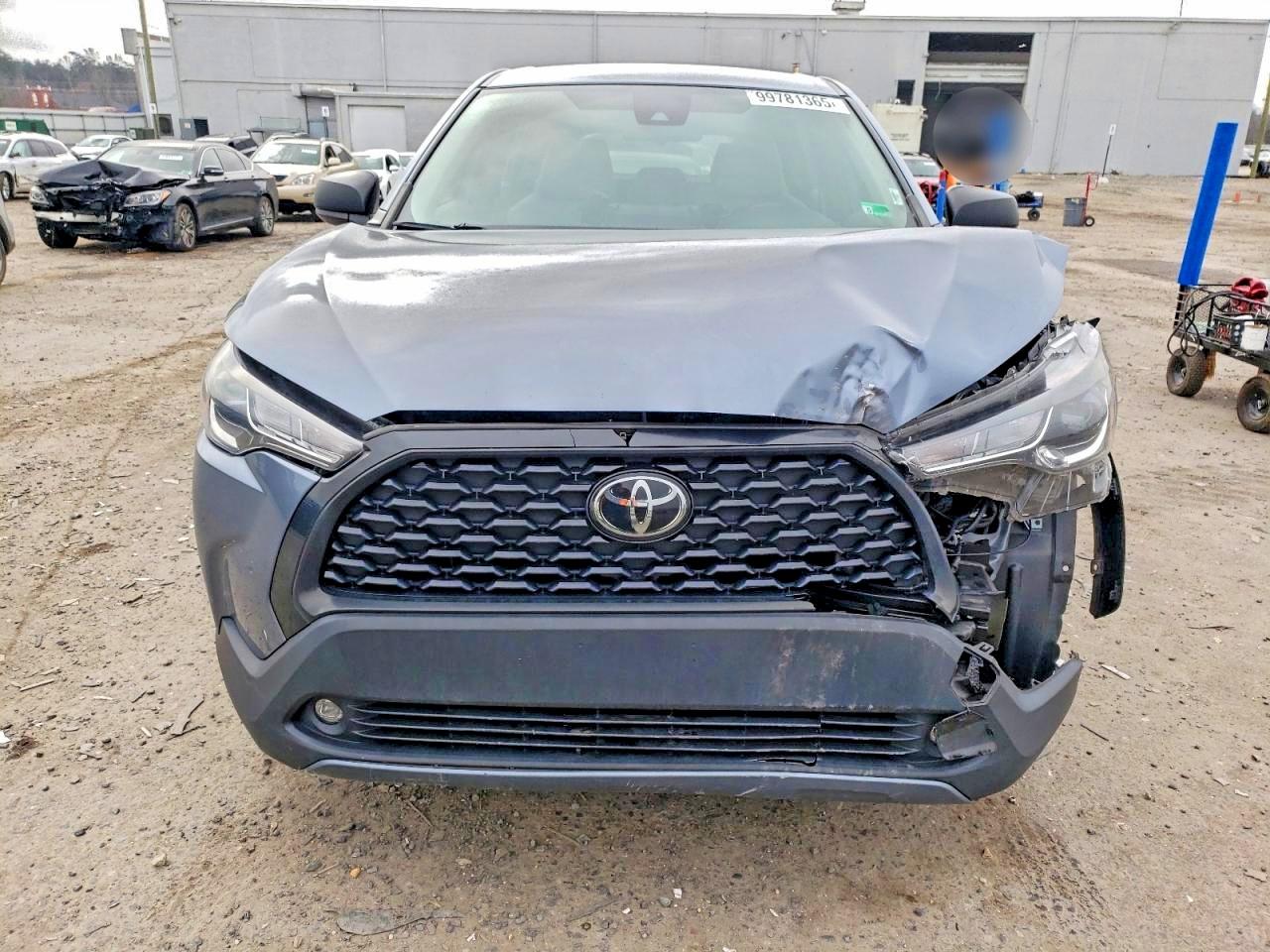 2022 TOYOTA COROLLA CROSS L photo 9