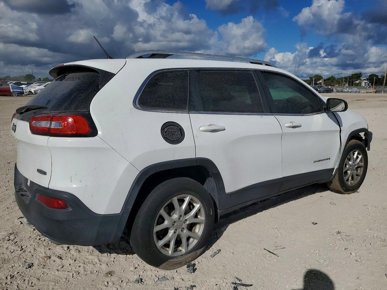2015 JEEP CHEROKEE LATITUDE photo 3