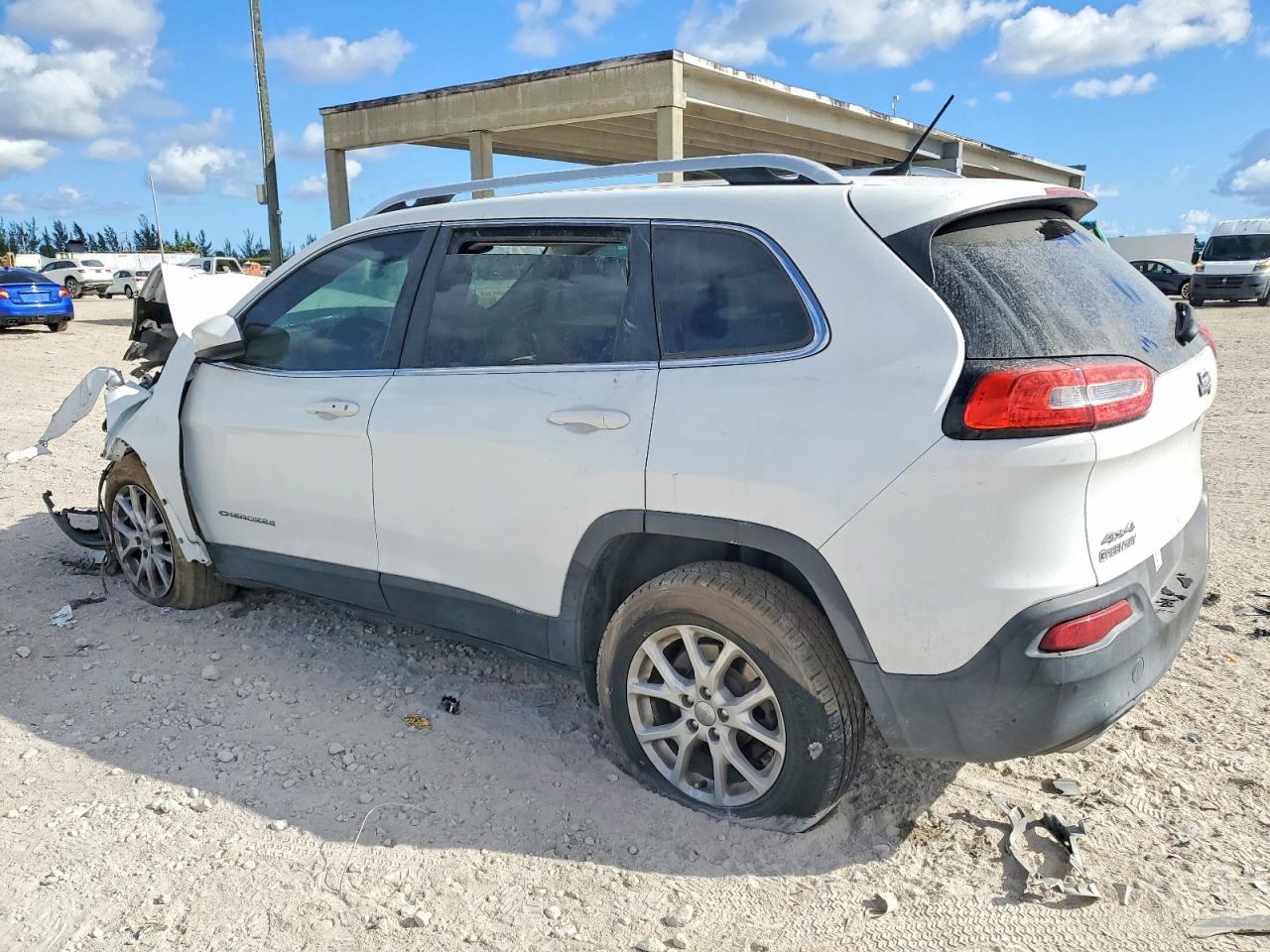 2015 JEEP CHEROKEE LATITUDE photo 2