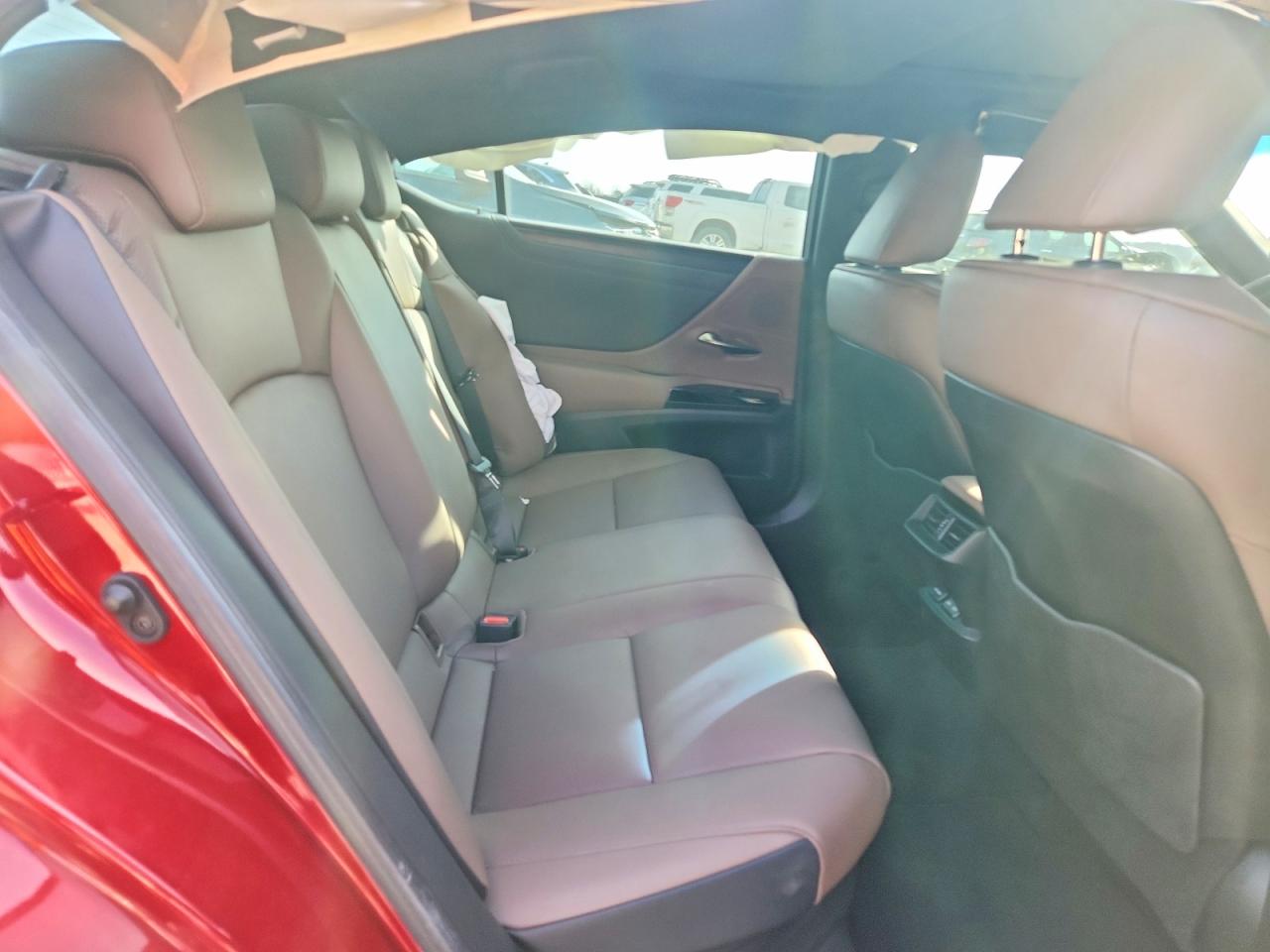 2024 LEXUS ES 300H BASE photo 10