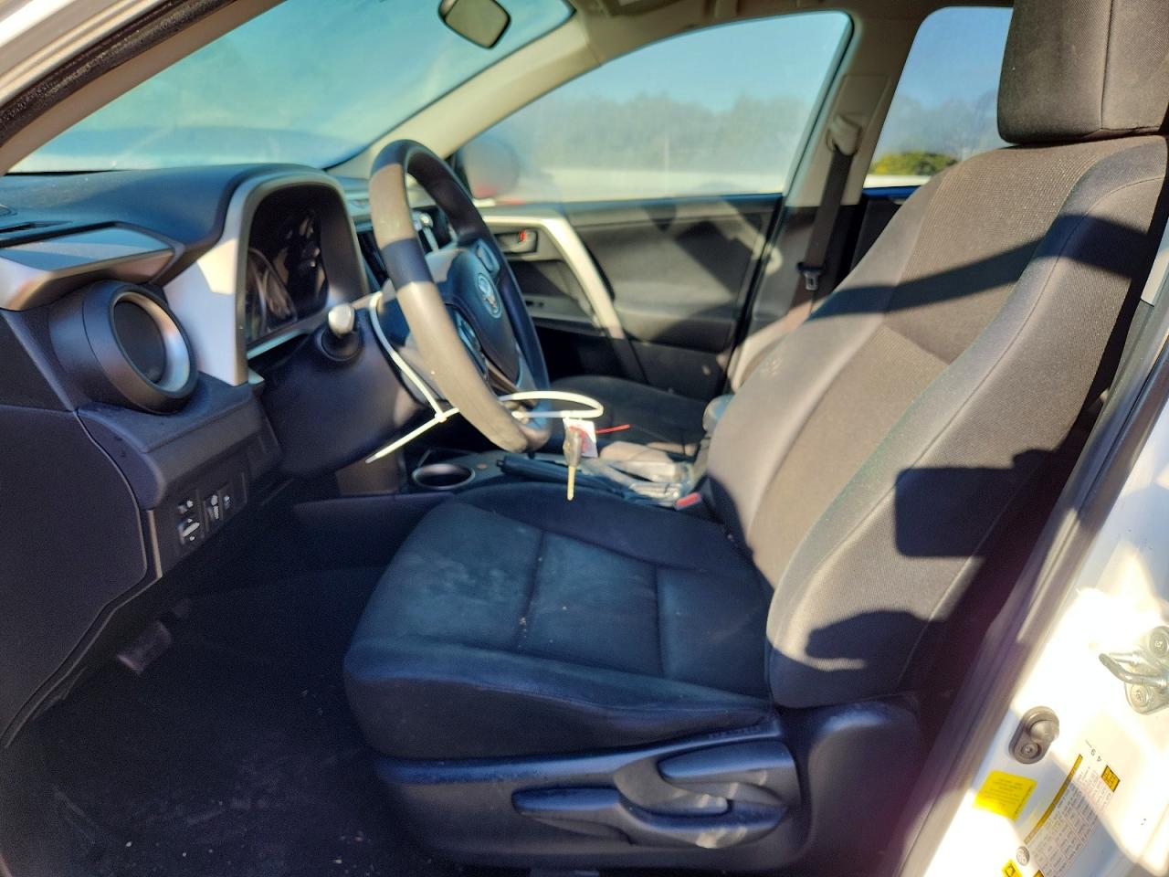 2015 TOYOTA RAV4 LE photo 7