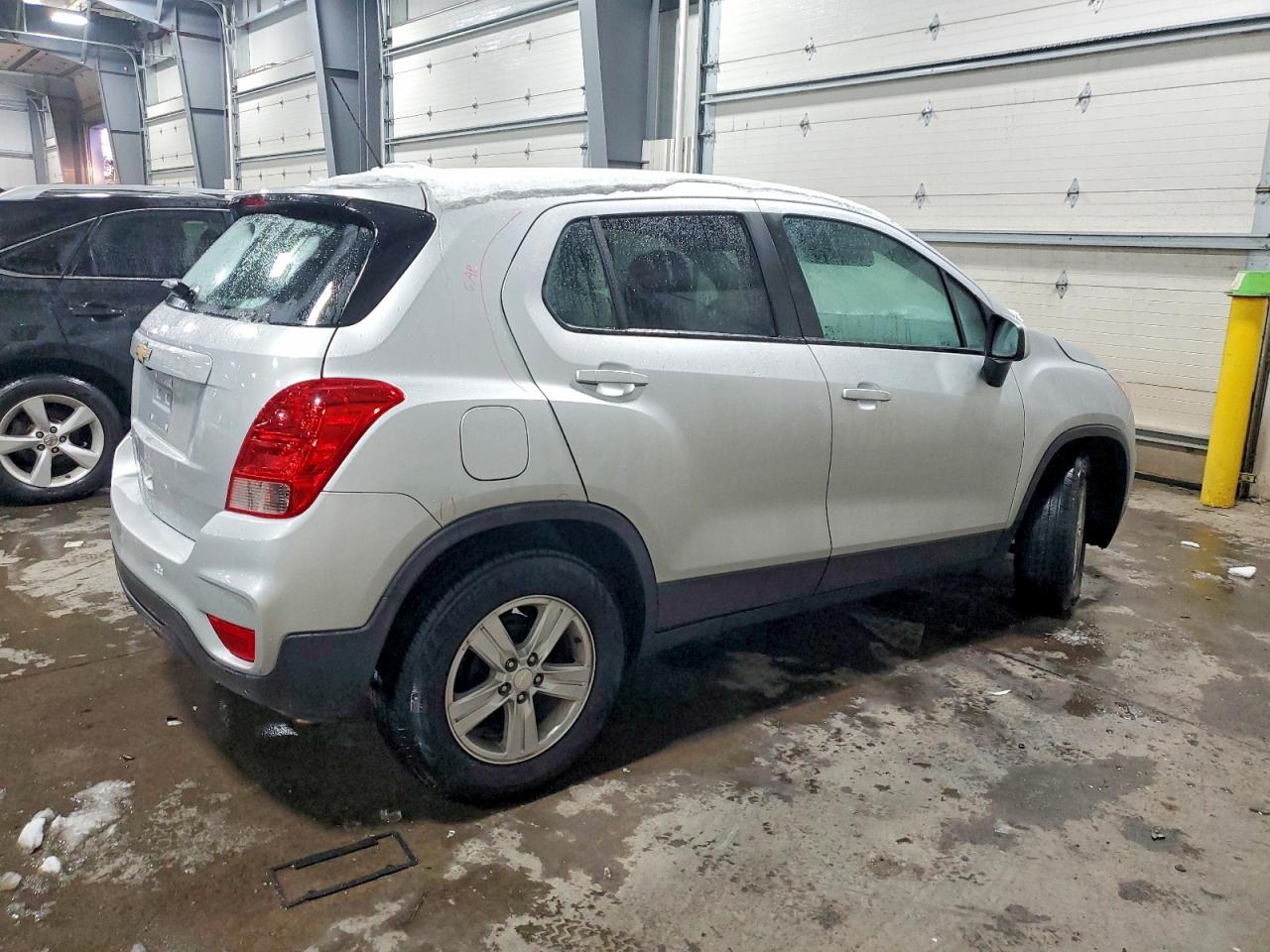 2020 CHEVROLET TRAX LS photo 3