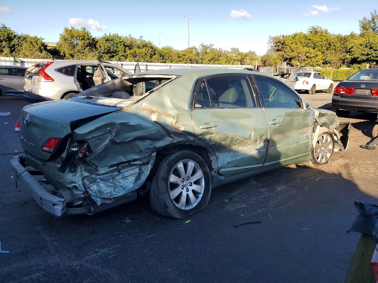 2006 TOYOTA AVALON XL photo 3