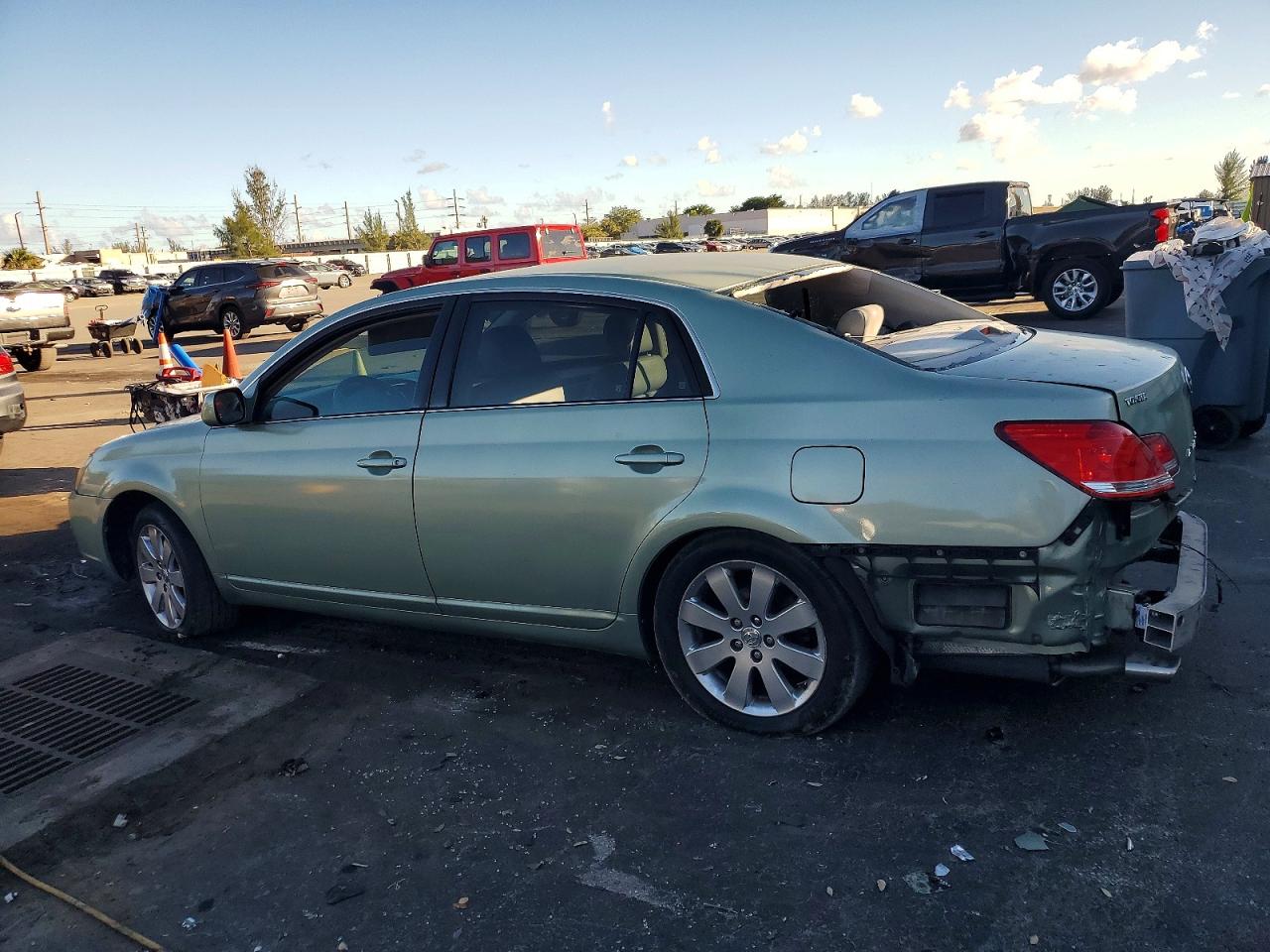 2006 TOYOTA AVALON XL photo 2