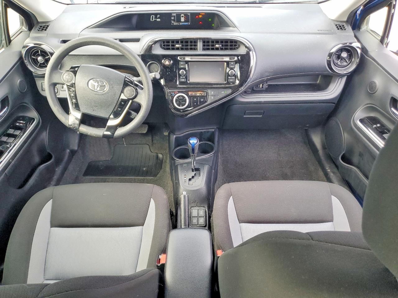 2019 TOYOTA PRIUS C photo 15