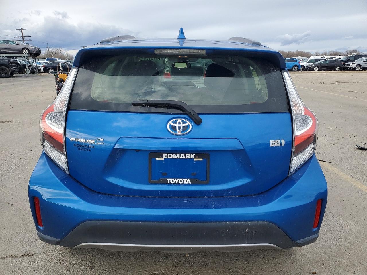 2019 TOYOTA PRIUS C photo 11