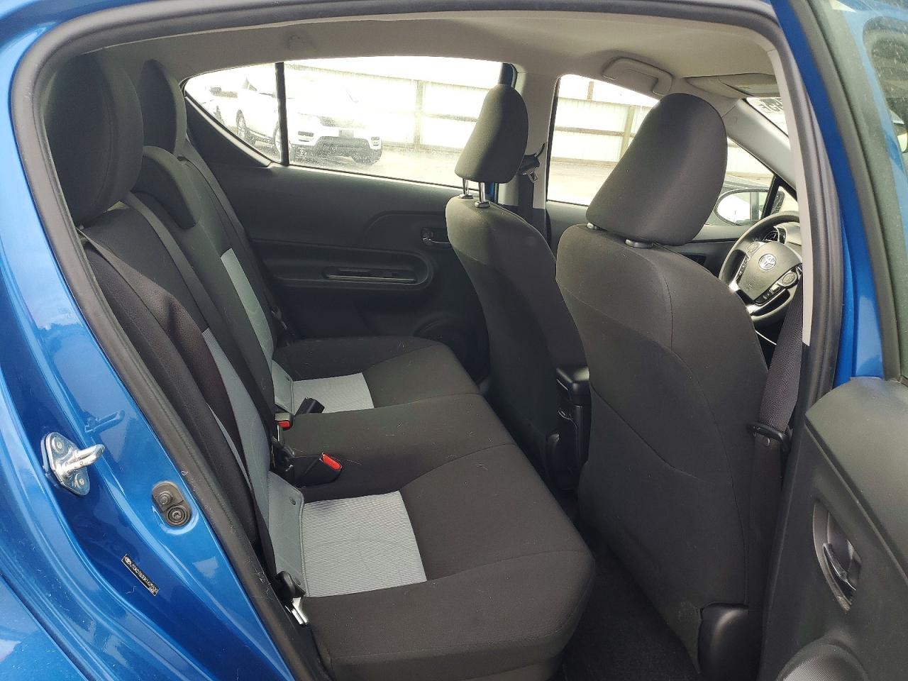 2019 TOYOTA PRIUS C photo 19