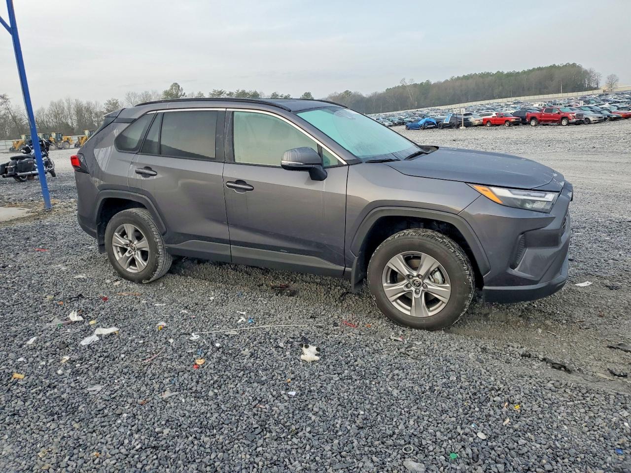 2025 TOYOTA RAV4 XLE photo 4