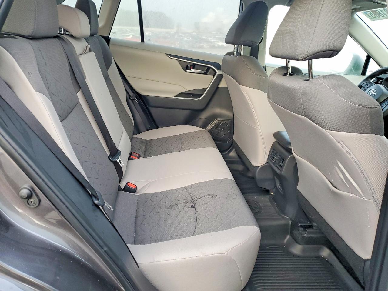 2025 TOYOTA RAV4 XLE photo 11