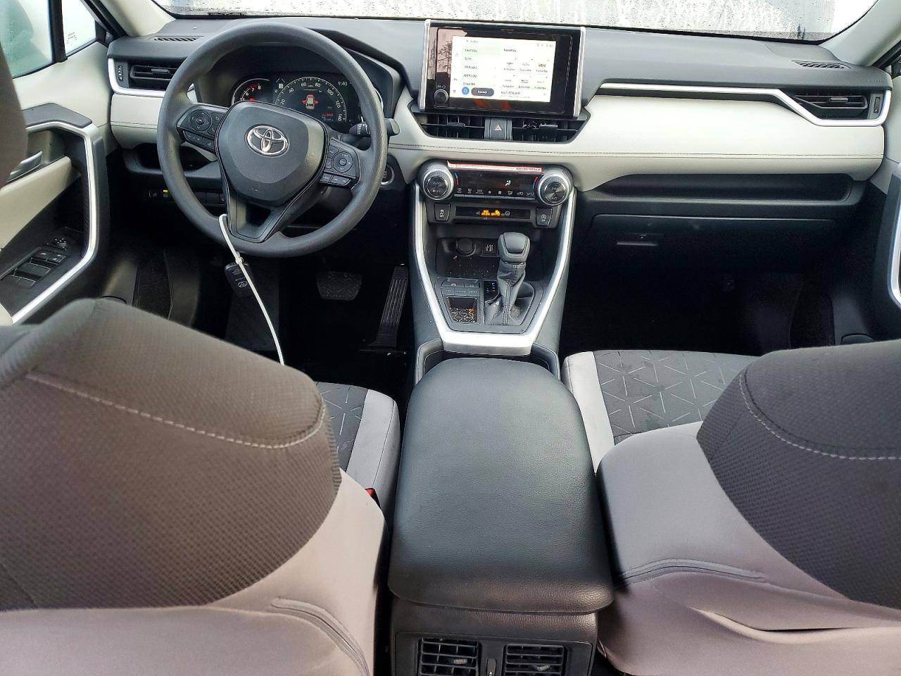 2025 TOYOTA RAV4 XLE photo 8