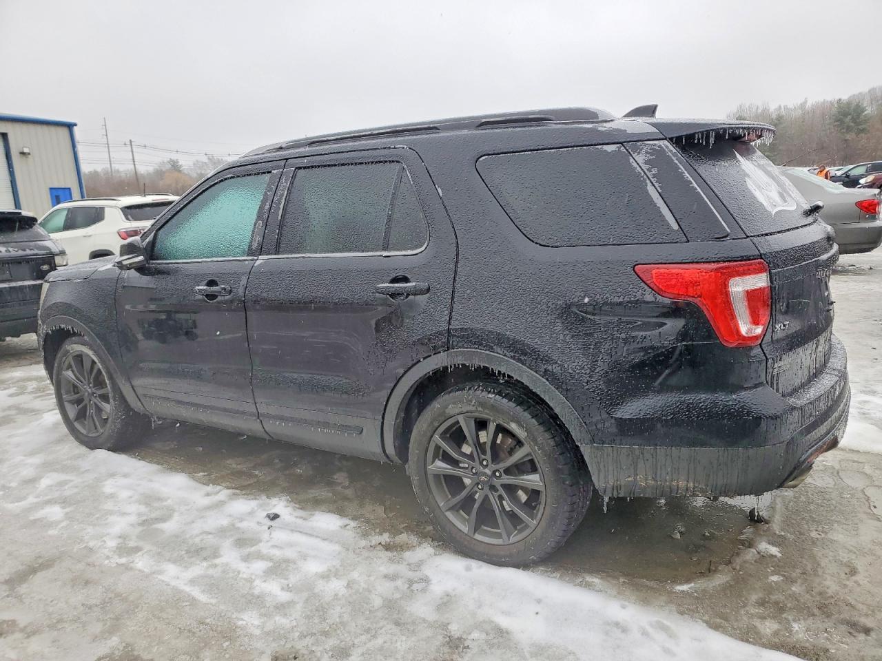 2016 FORD EXPLORER XLT photo 2