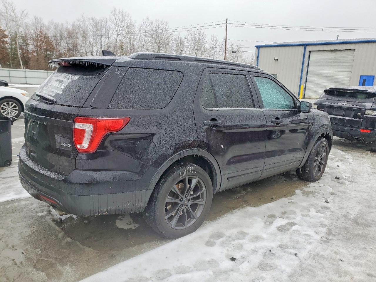2016 FORD EXPLORER XLT photo 3