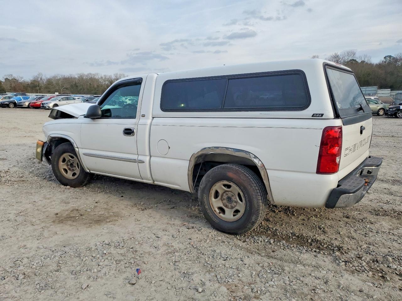 2003 CHEVROLET SILVERADO C1500 photo 2