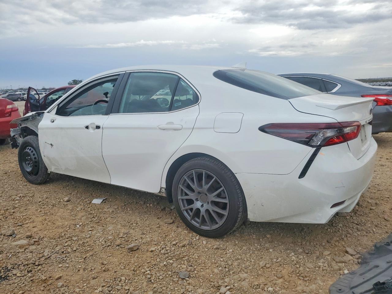 2021 TOYOTA CAMRY SE photo 2
