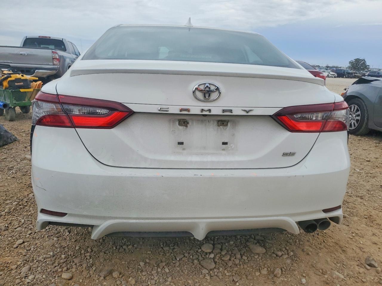 2021 TOYOTA CAMRY SE photo 6