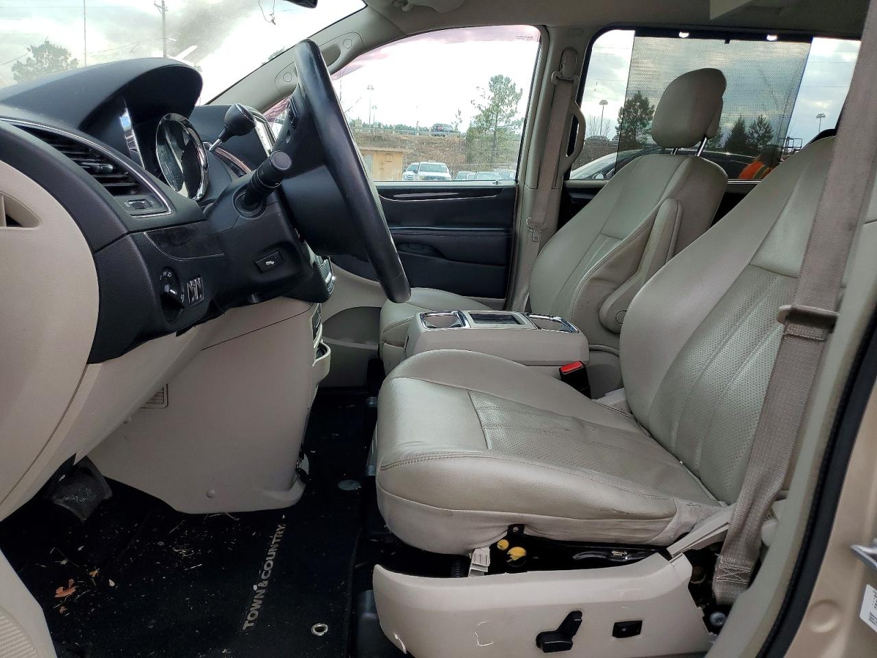2013 CHRYSLER TOWN & COUNTRY TOURING L photo 7