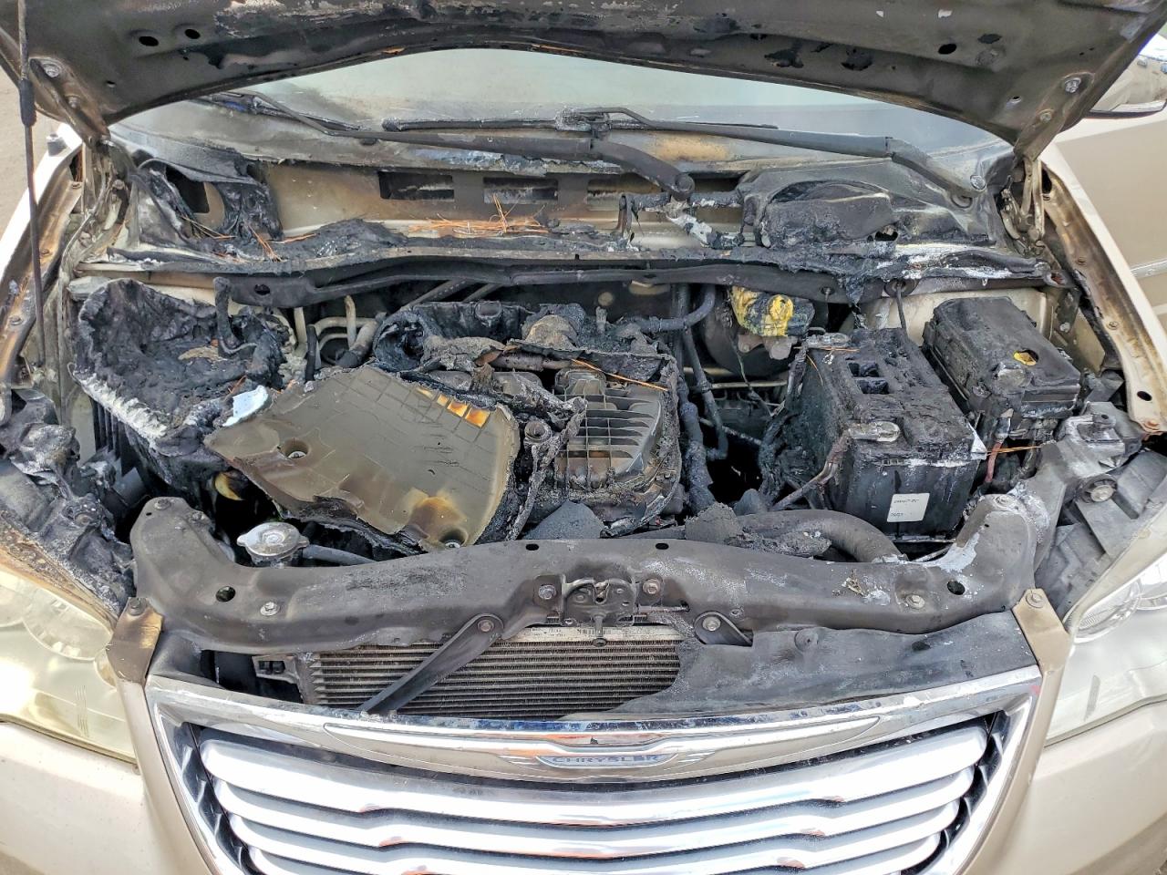2013 CHRYSLER TOWN & COUNTRY TOURING L photo 12