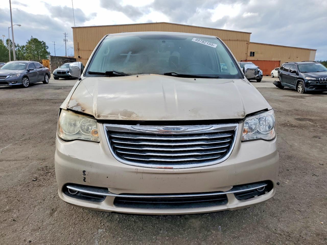 2013 CHRYSLER TOWN & COUNTRY TOURING L photo 5