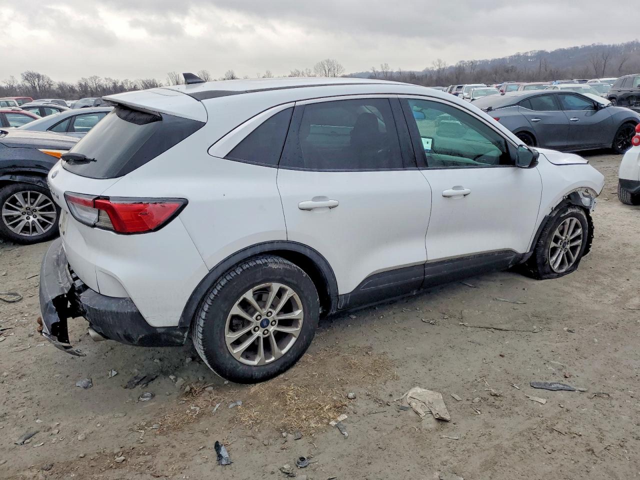 2022 FORD ESCAPE SE photo 3