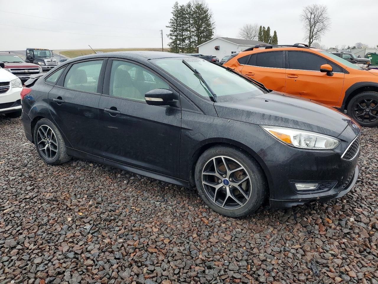 2015 FORD FOCUS SE photo 4