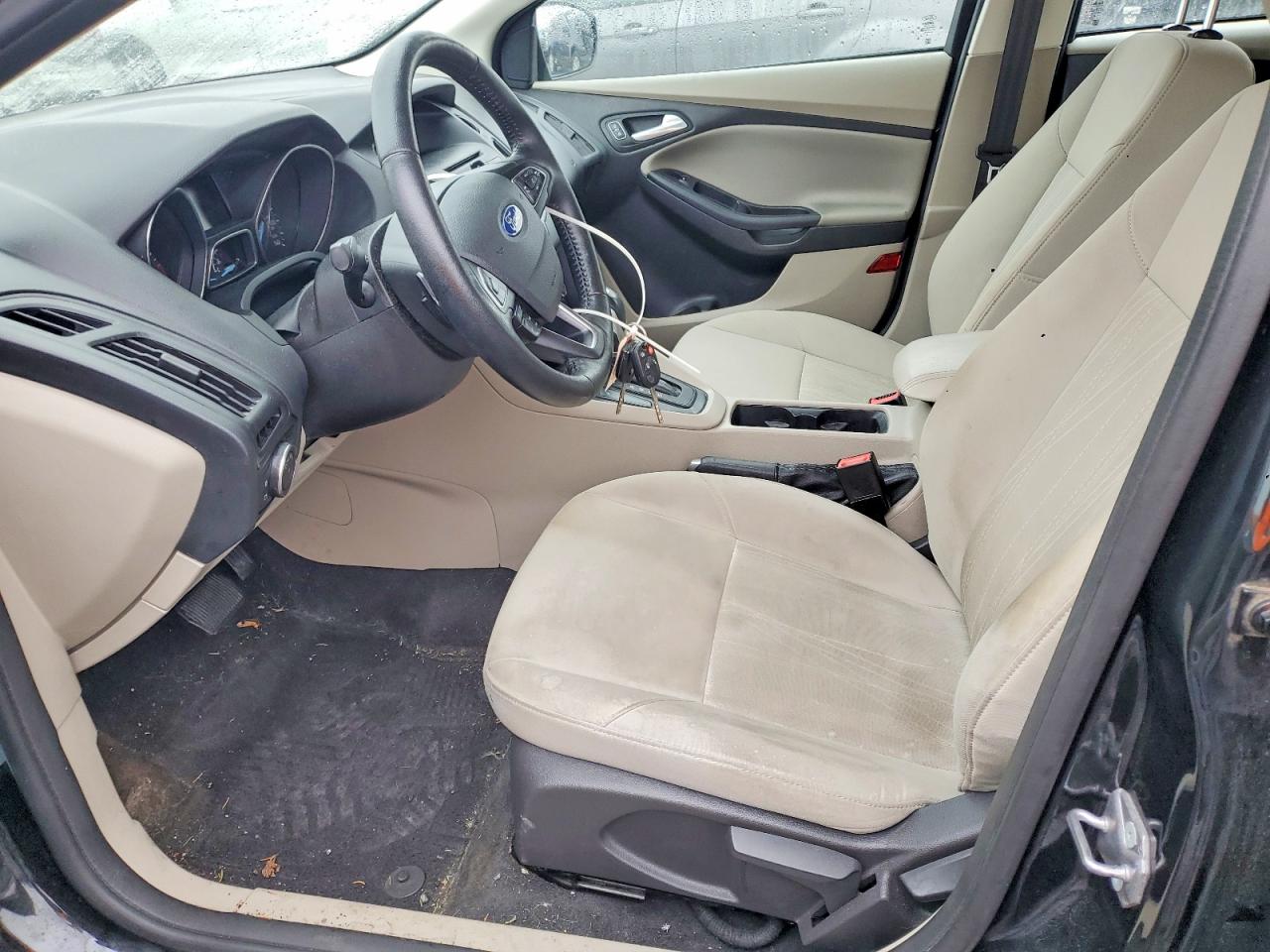 2015 FORD FOCUS SE photo 7
