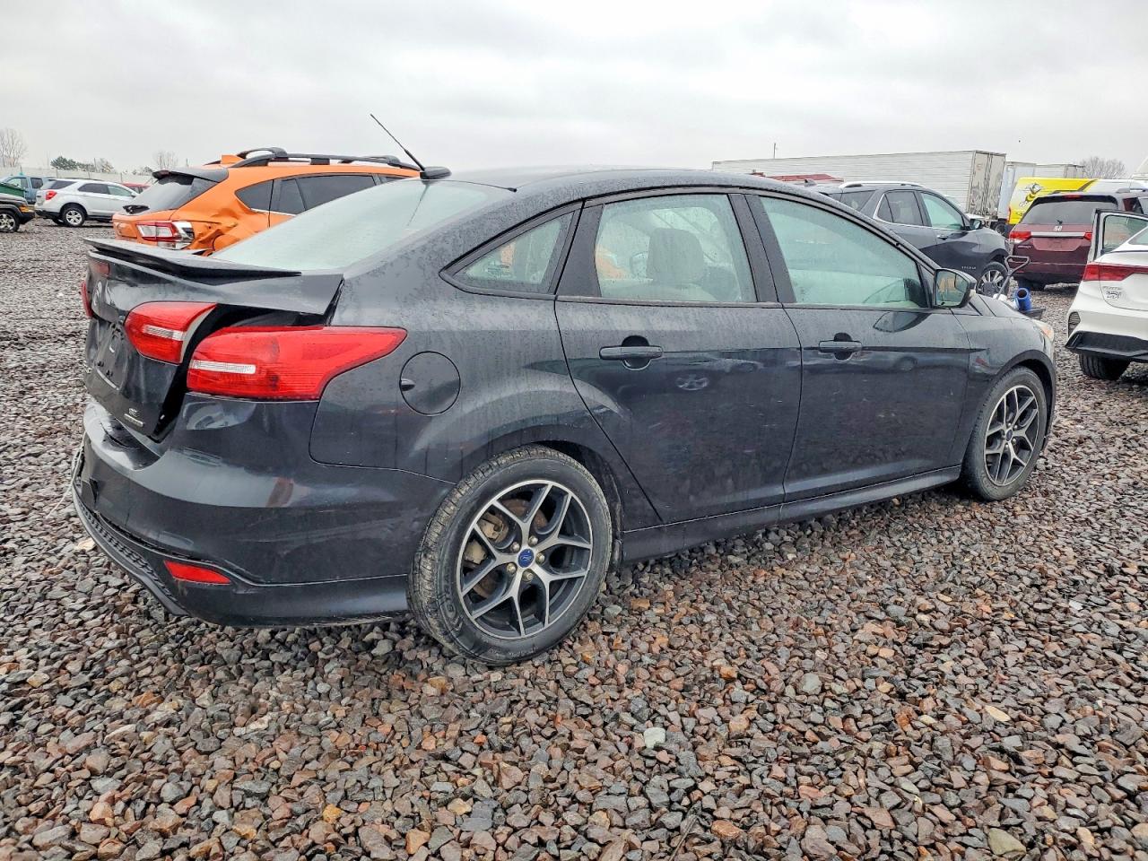 2015 FORD FOCUS SE photo 3