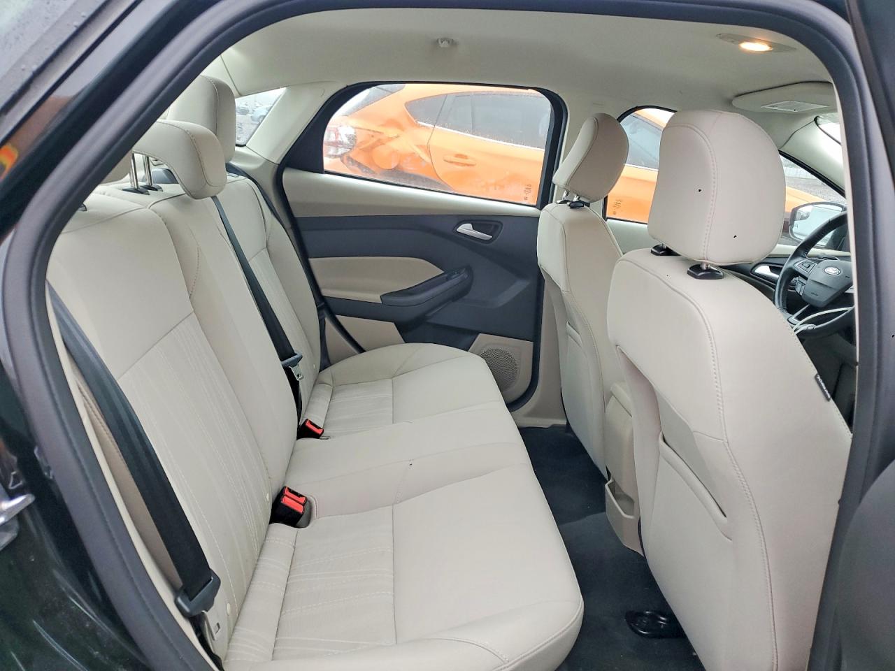 2015 FORD FOCUS SE photo 10