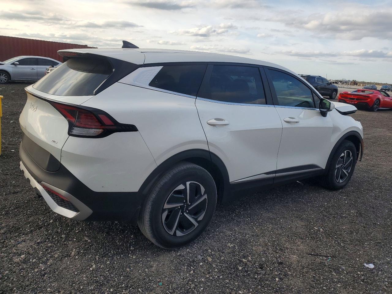 2023 KIA SPORTAGE LX photo 3